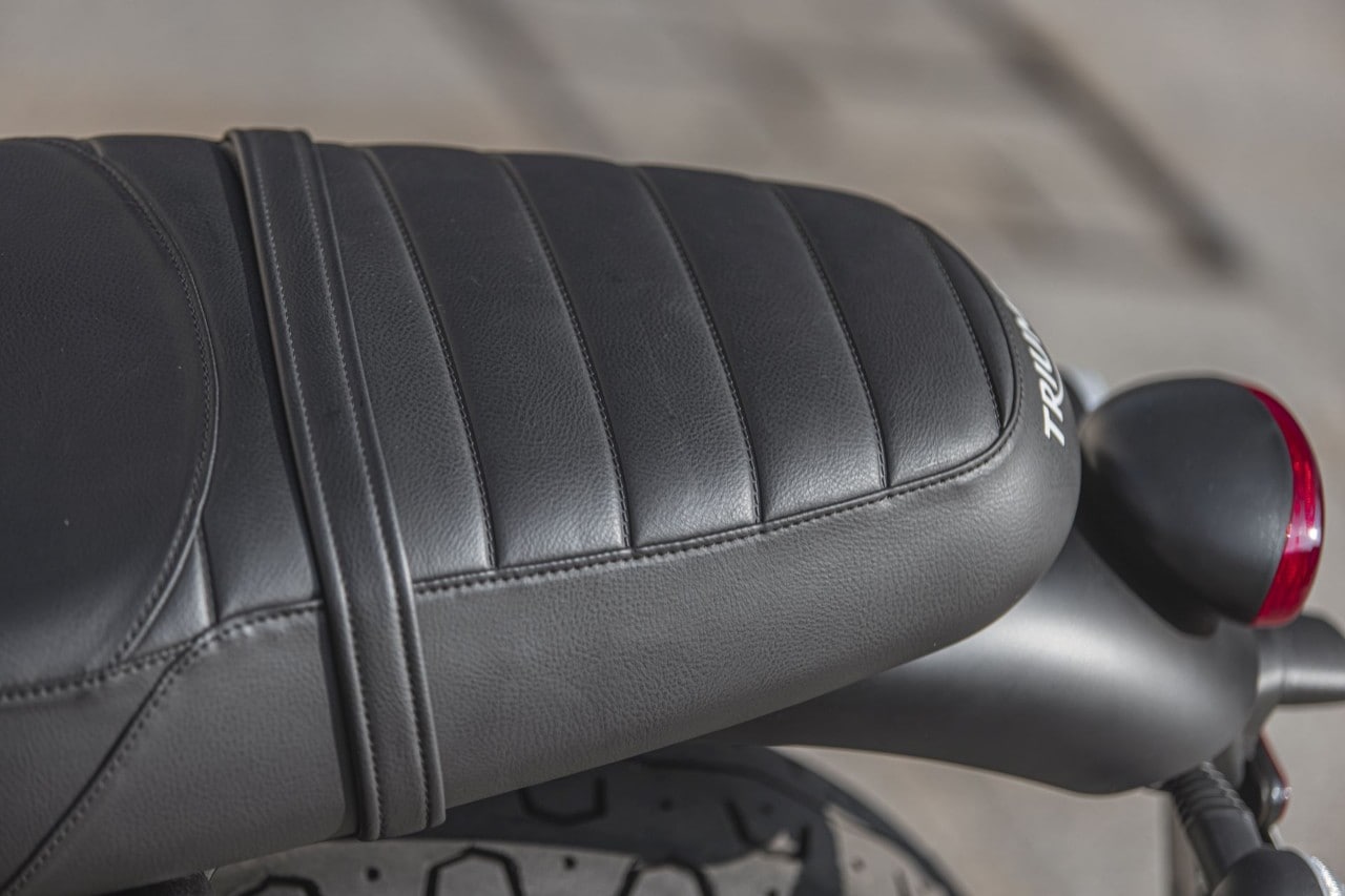 Moto Guzzi V7 Centenario e Triumph Street Twin: questione di PEDIGREE